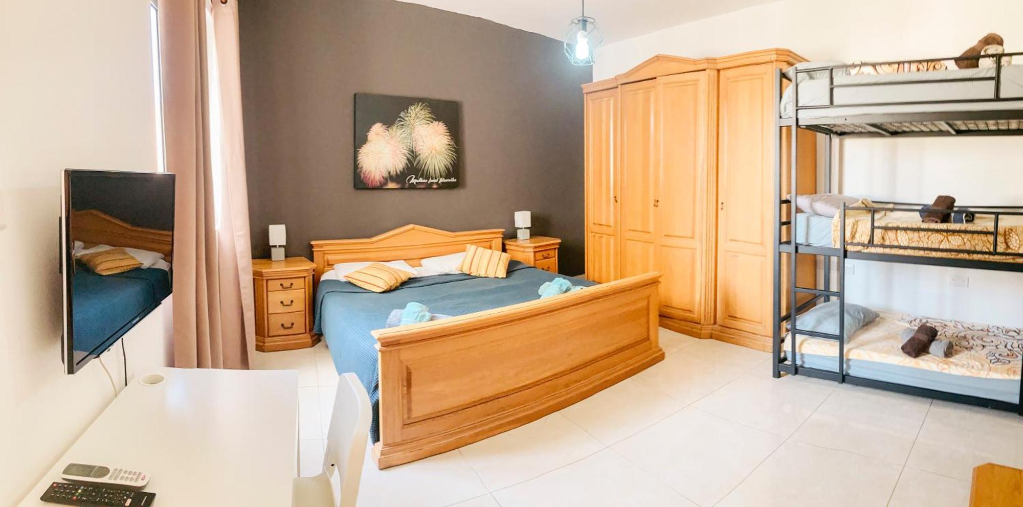 Xl Central Home - Sleeps 10 People Pieta Exterior photo