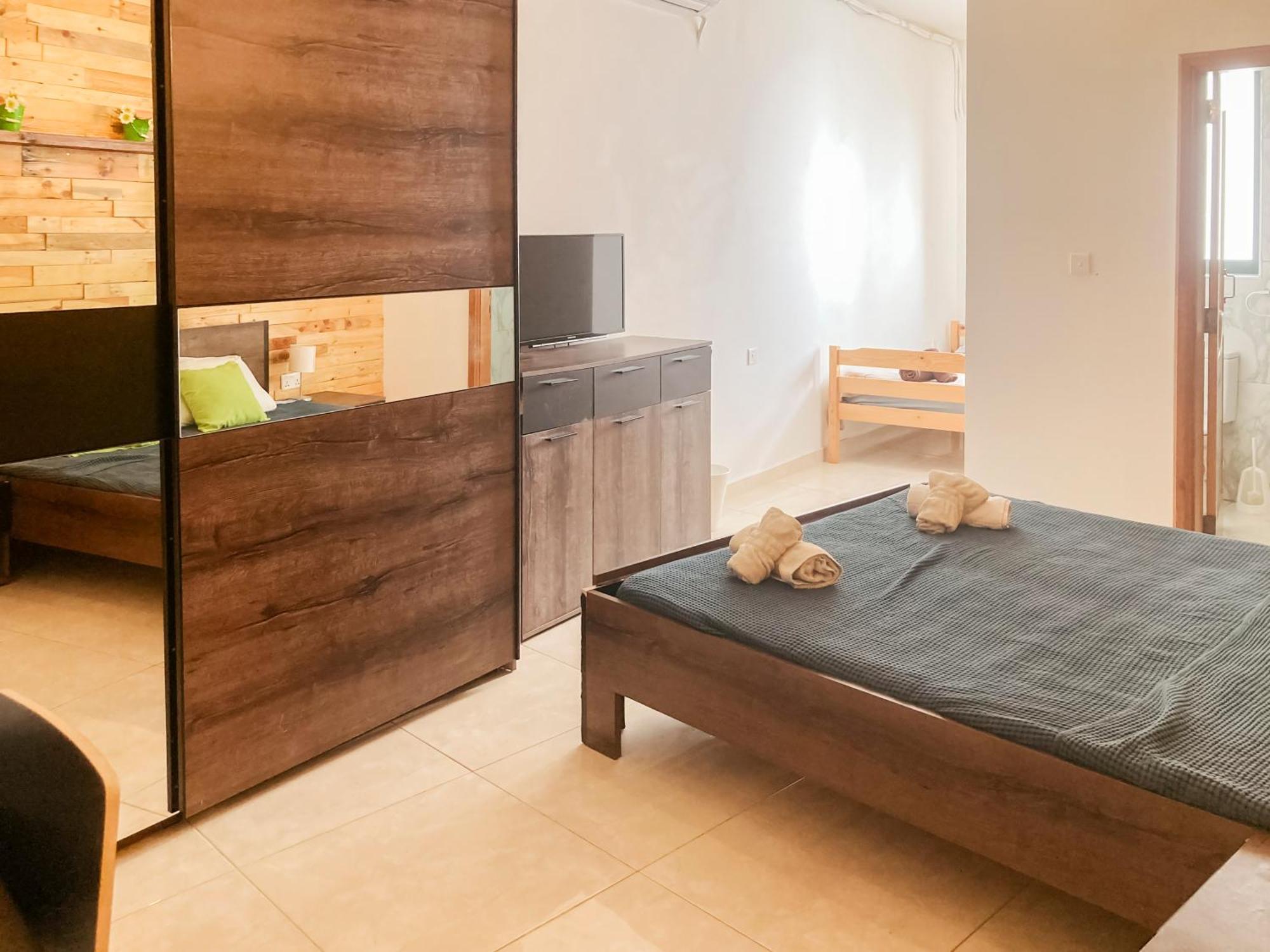 Xl Central Home - Sleeps 10 People Pieta Exterior photo