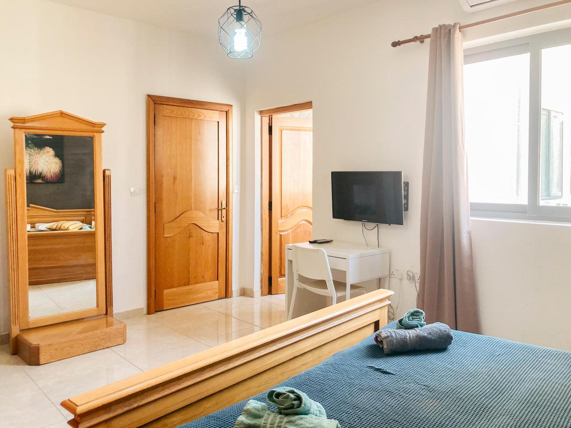 Xl Central Home - Sleeps 10 People Pieta Exterior photo