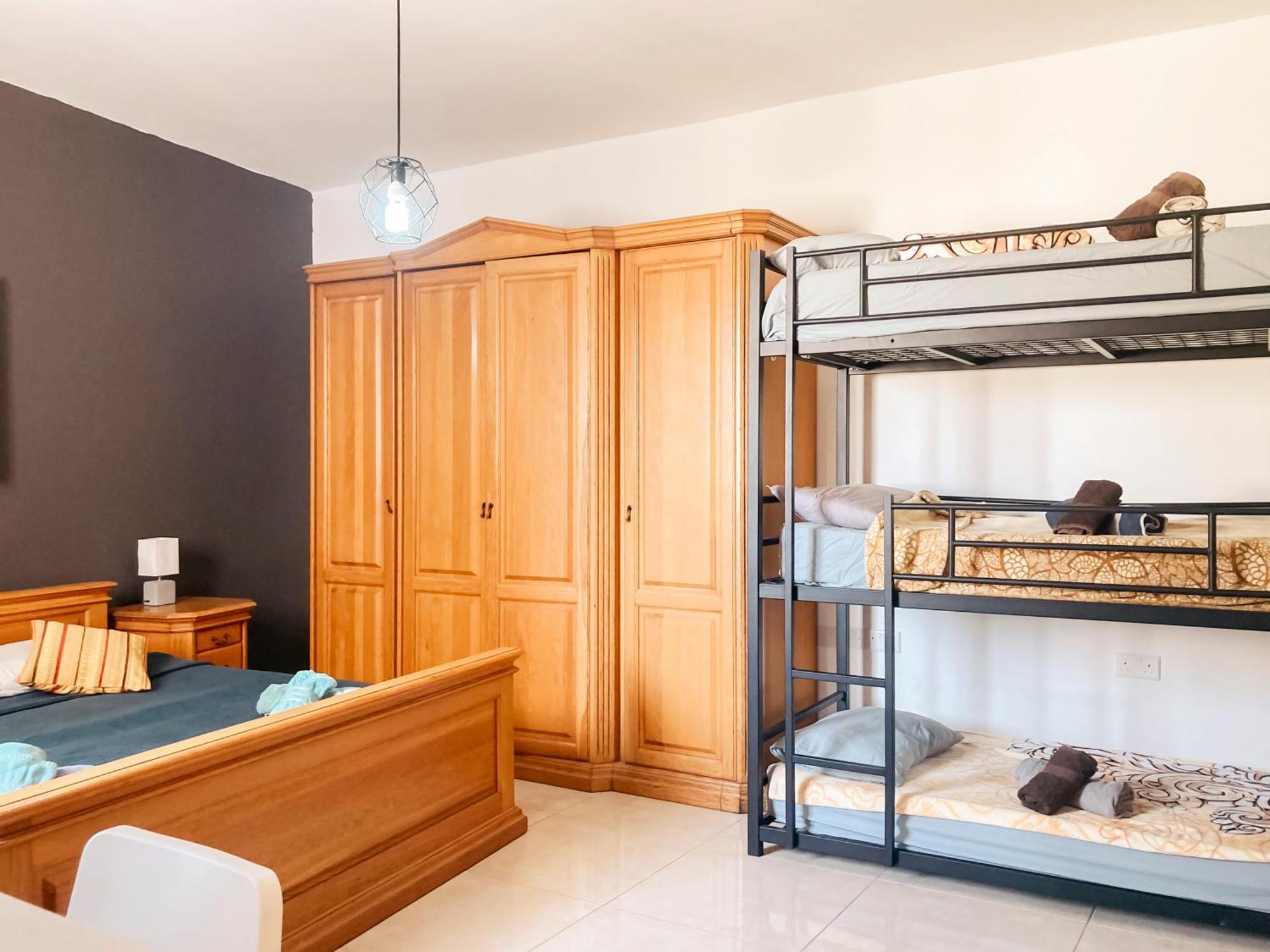 Xl Central Home - Sleeps 10 People Pieta Exterior photo